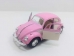 Fusca 1967 classic miniatura em escala 1:32 rosa e branco