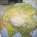 Globo 30cm terrestre alto relevo decor led bivolt